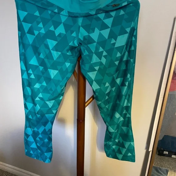 Nike Crops - Picture 2 of 4